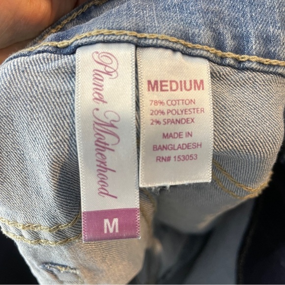 PLANET MOTHERHOOD Denim MATERNITY Blue Jean SHORTS Size m NWT Elastic Sides - Picture 5 of 5